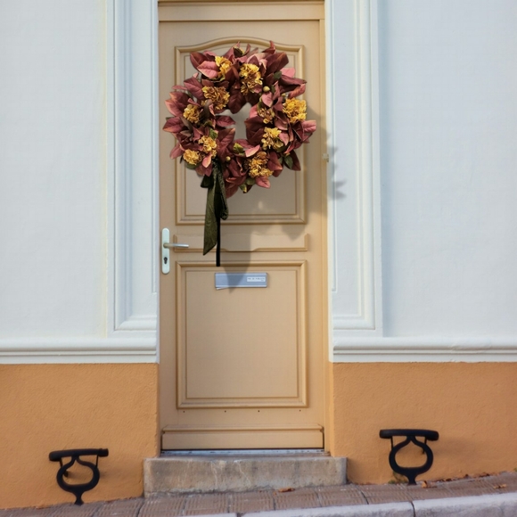 Lush Hydrangea Grapevine Wreath Burgundy Laurel Leaves Velvet Sash - Picture 4 of 4